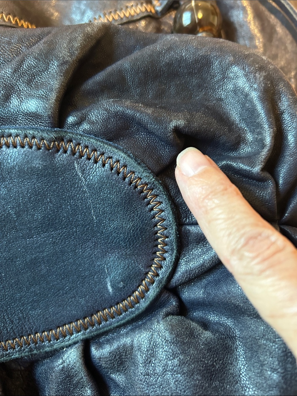 ✨ VTG LUCKY BRAND NAVY BLUE LEATHER SIDE TIE HOBO BAG ✨ - Picture 12 of 12